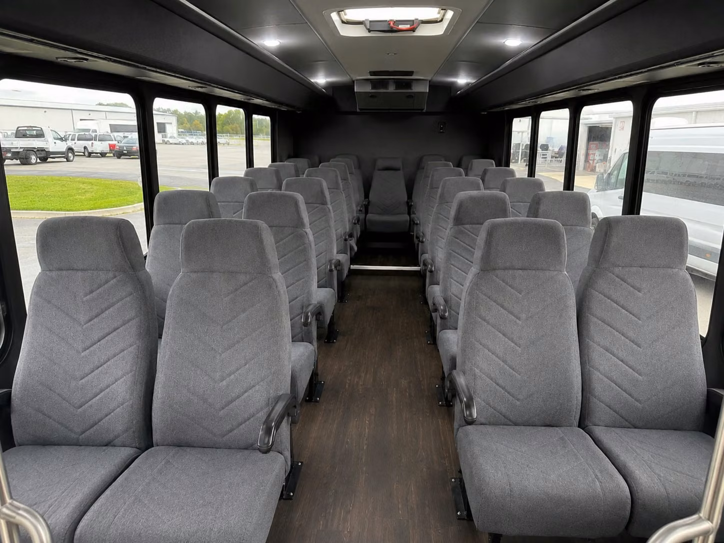 minibus rentals for paramount school groups visiting the aquarium of the pacific