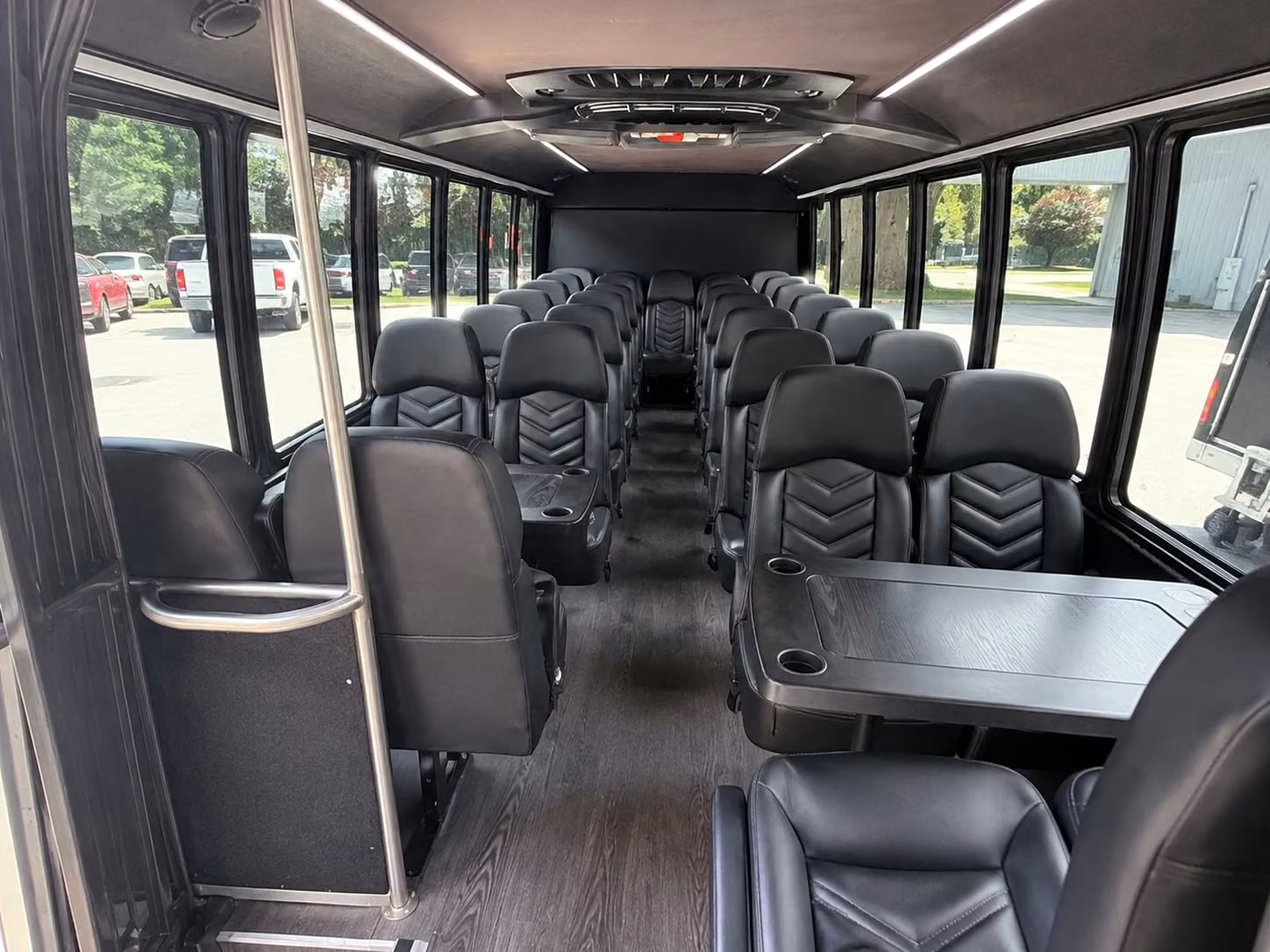 paramount 15 passenger minibus rental