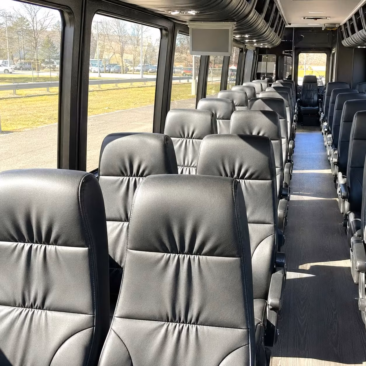 paramount 20 passenger minibus rental