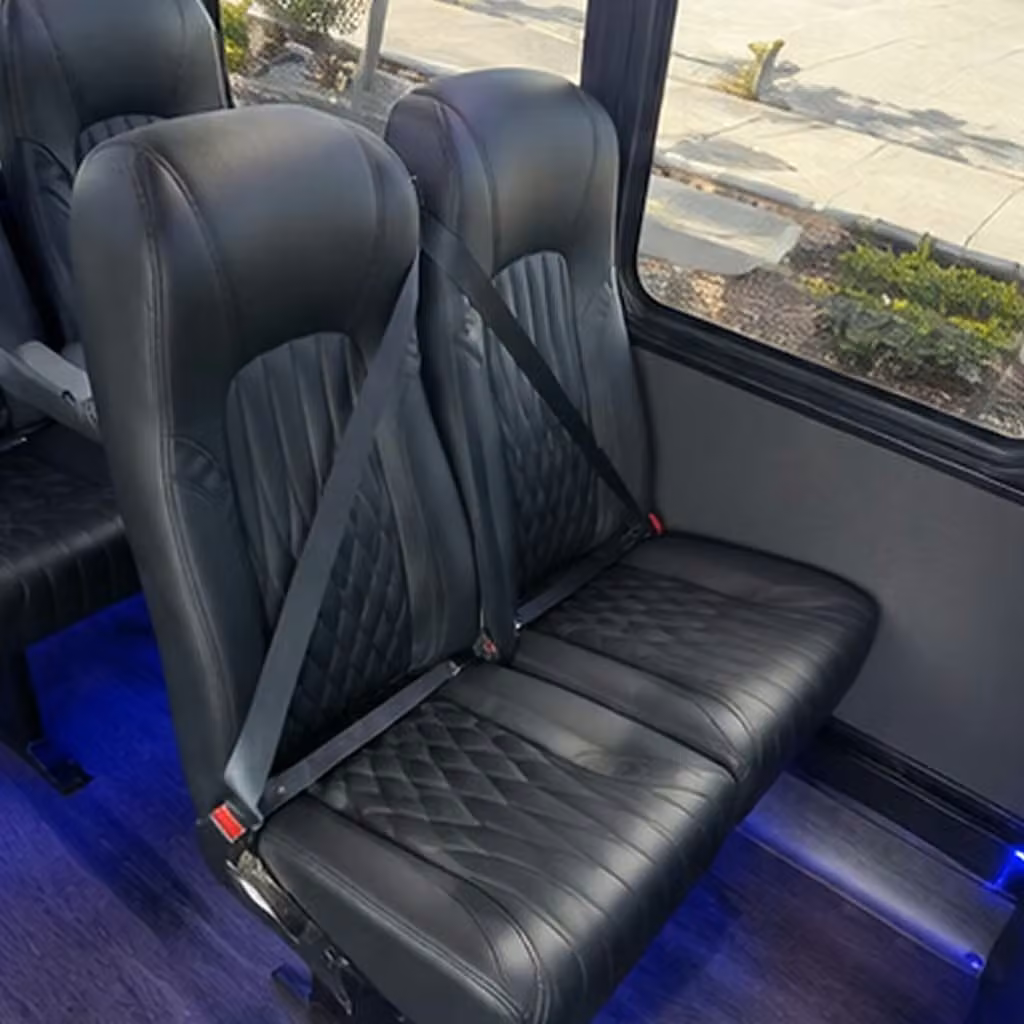 paramount 25 passenger minibus rental