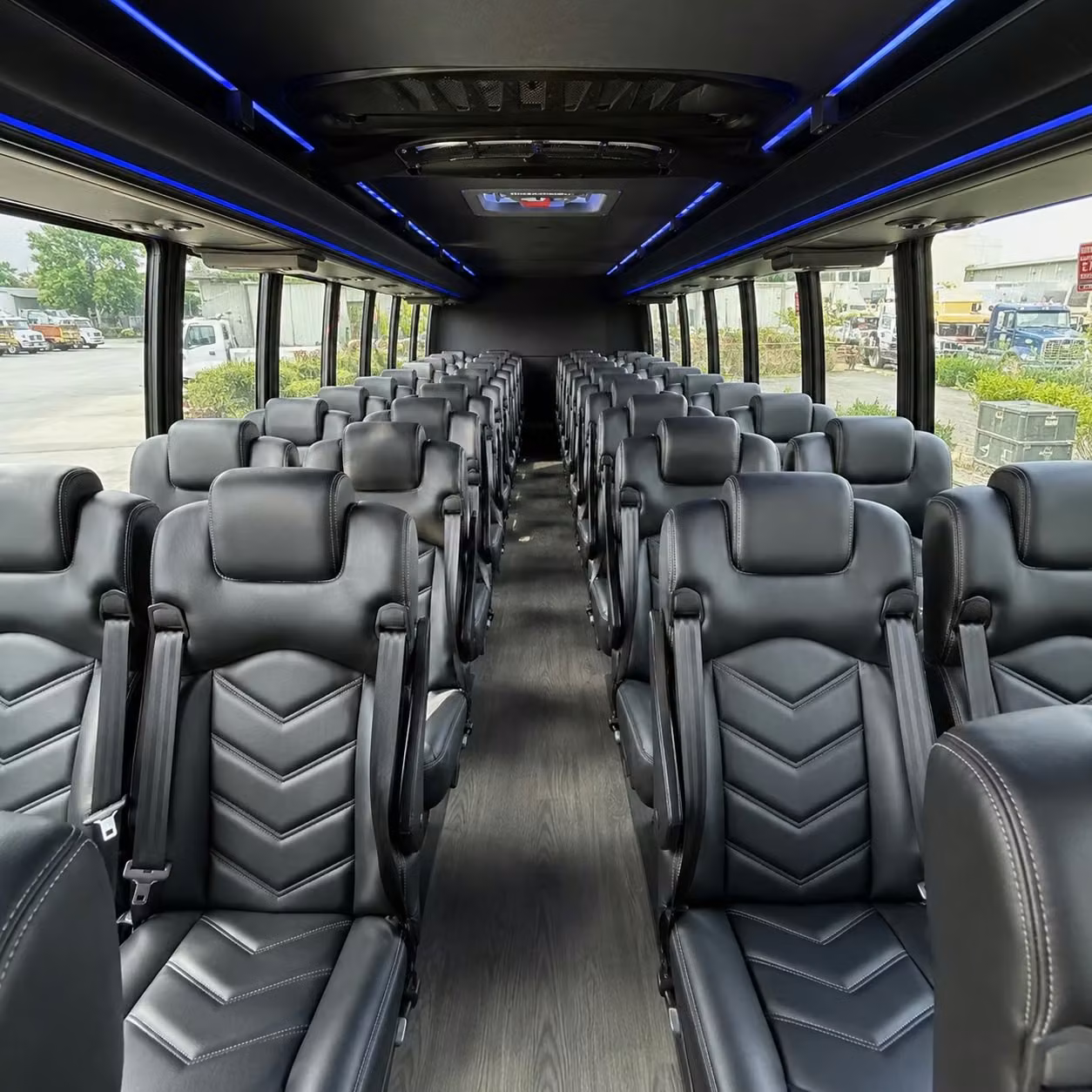paramount 28 passenger minibus rental